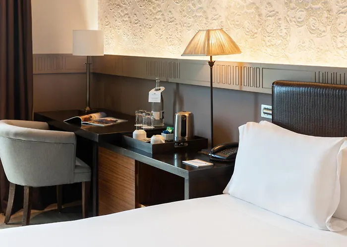 Duquesa De Cardona 4 Sup By Grup Duquessa 4*