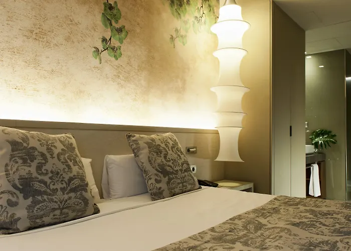 Duquesa De Cardona 4 Sup By Grup Duquessa 4*